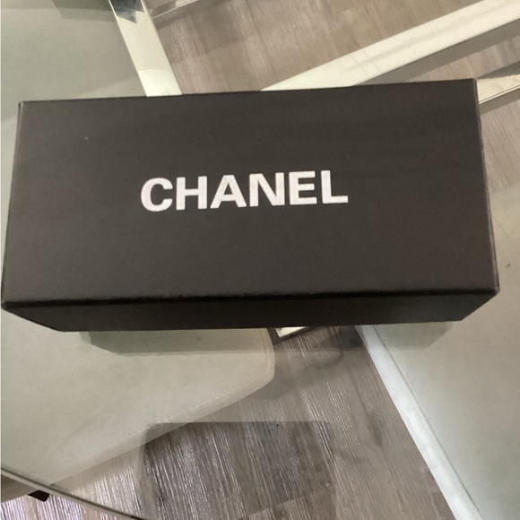 Chanel empty sunglasses box - Picture 1 of 4